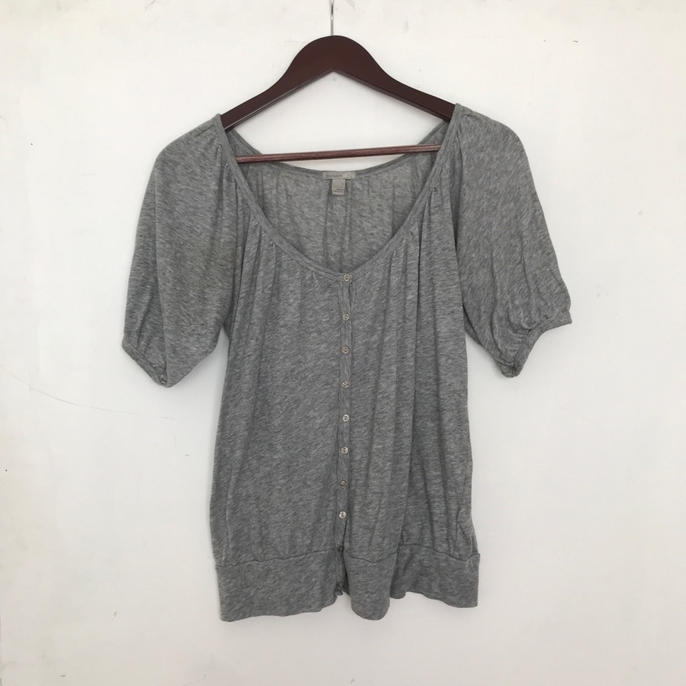 Cute heather gray top with buttons